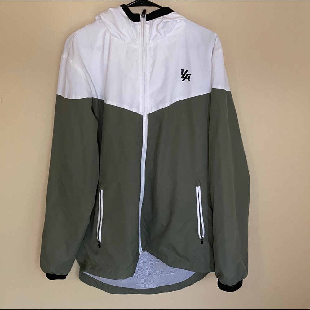 Young La windbreaker